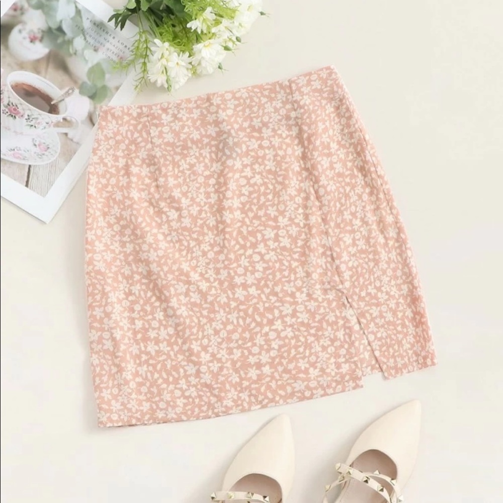 Split Hem Floral Skirt! 🌸